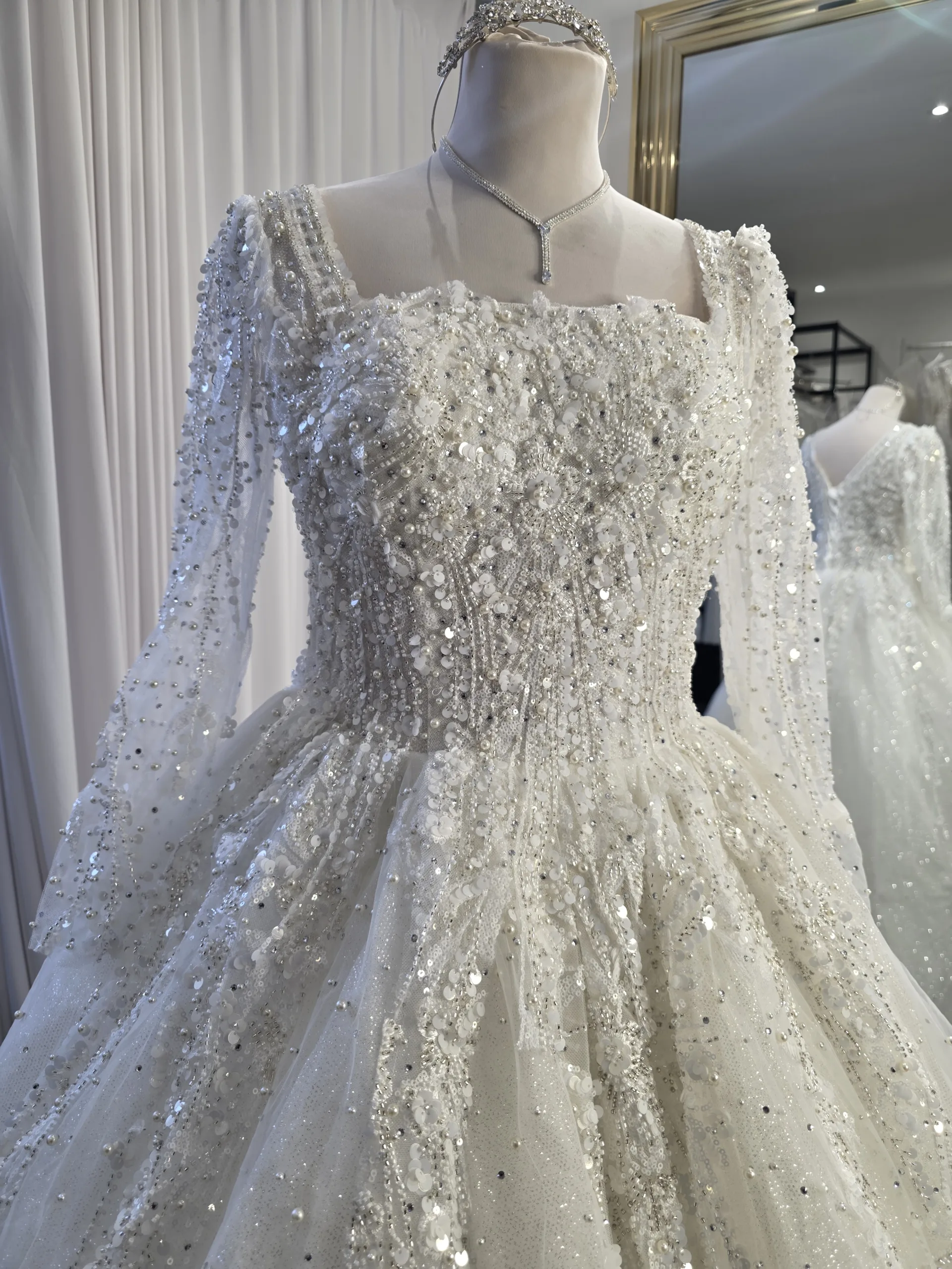 robe de mariée strass et paillettes