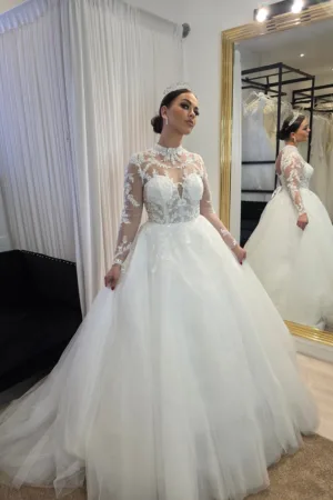 Robe de mariée trapèze à col haut