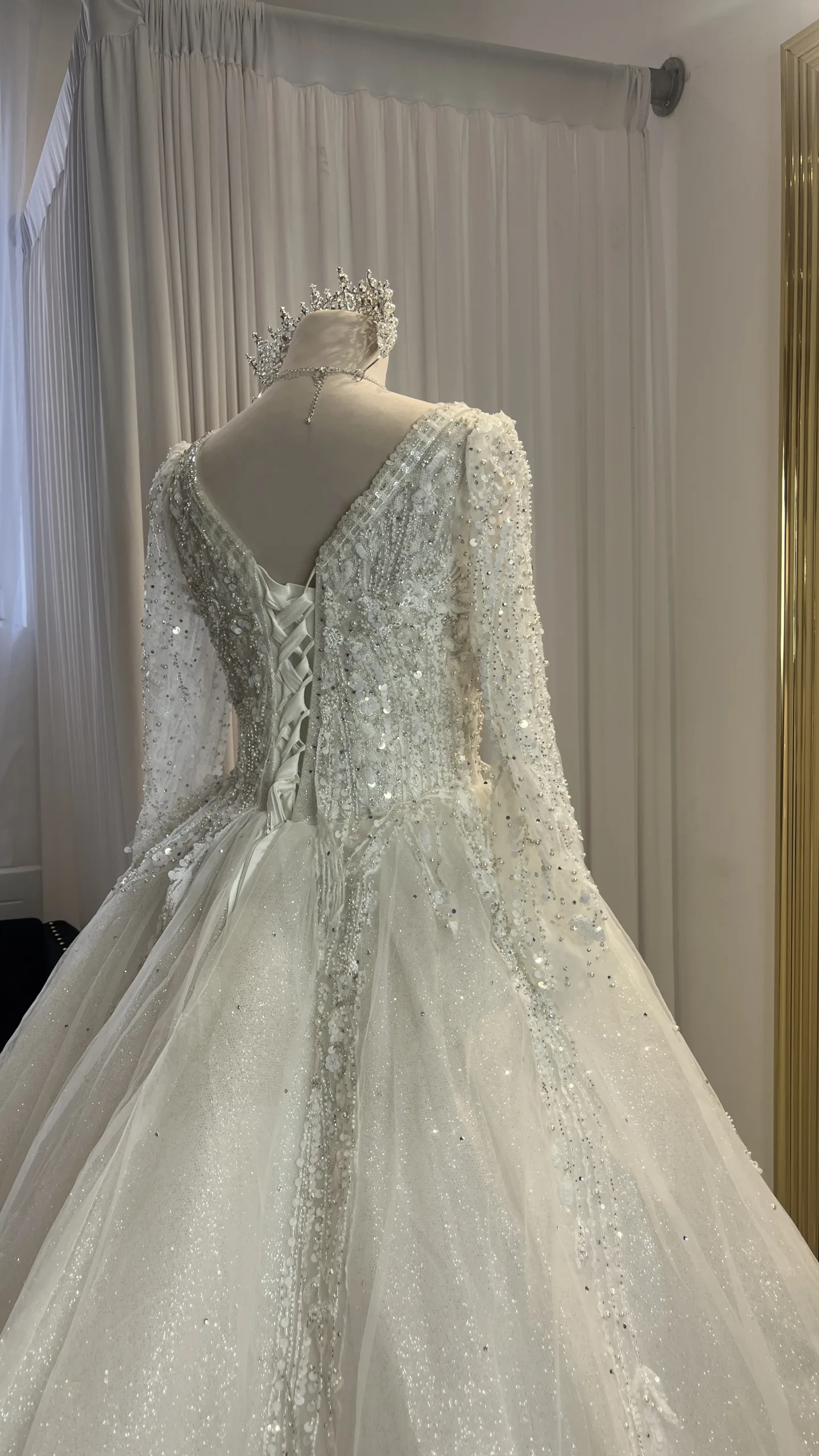 Robe de mariée strass et perles – Image 6