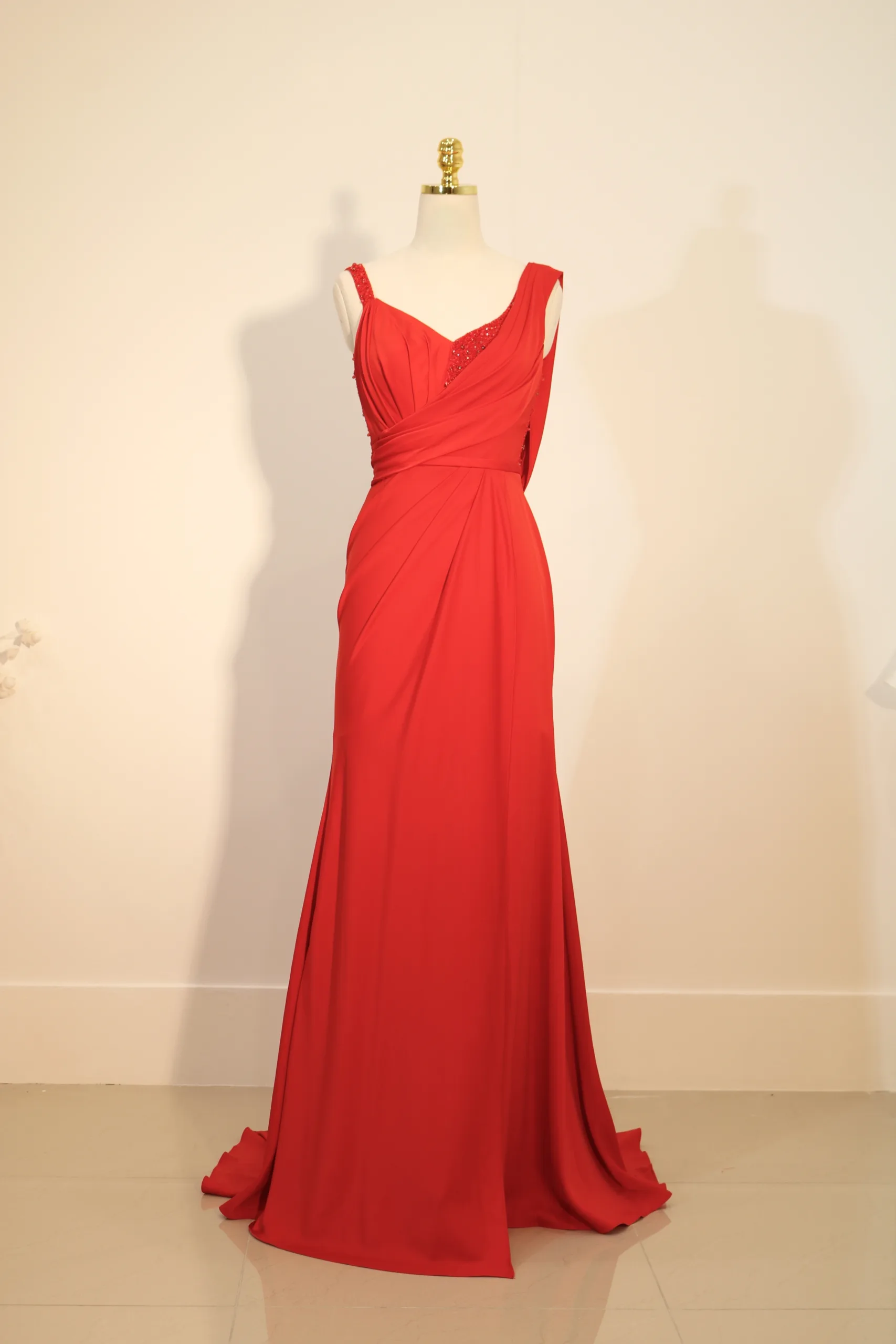 robe de soirée satinée rouge
