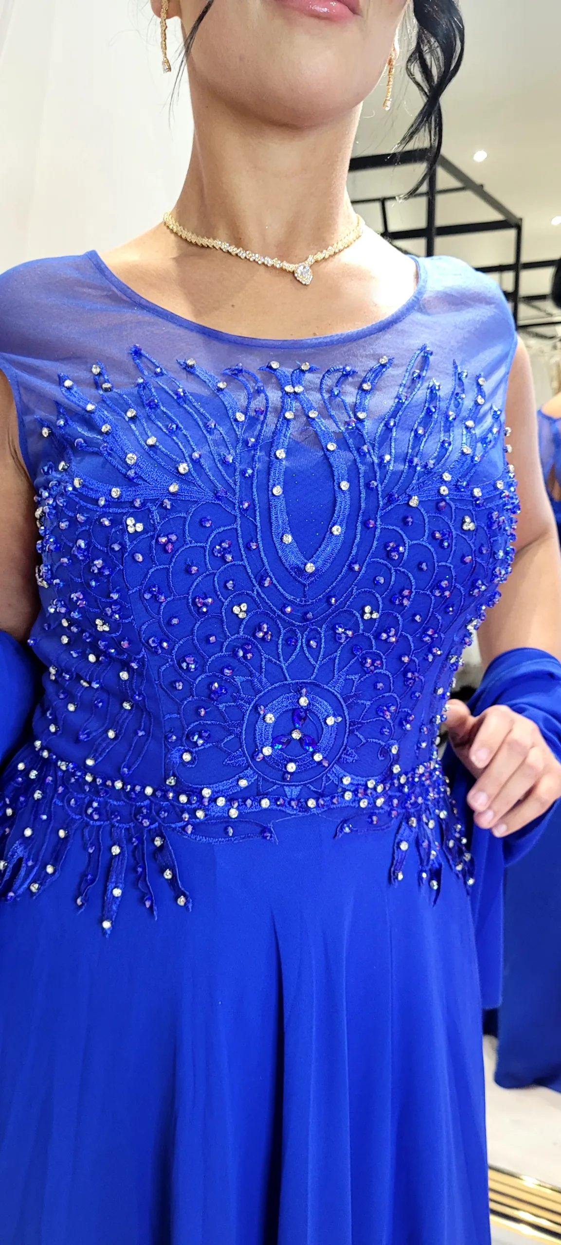 Robe longue élégante à bustier travaillé - tenue chic pour soirées et galas