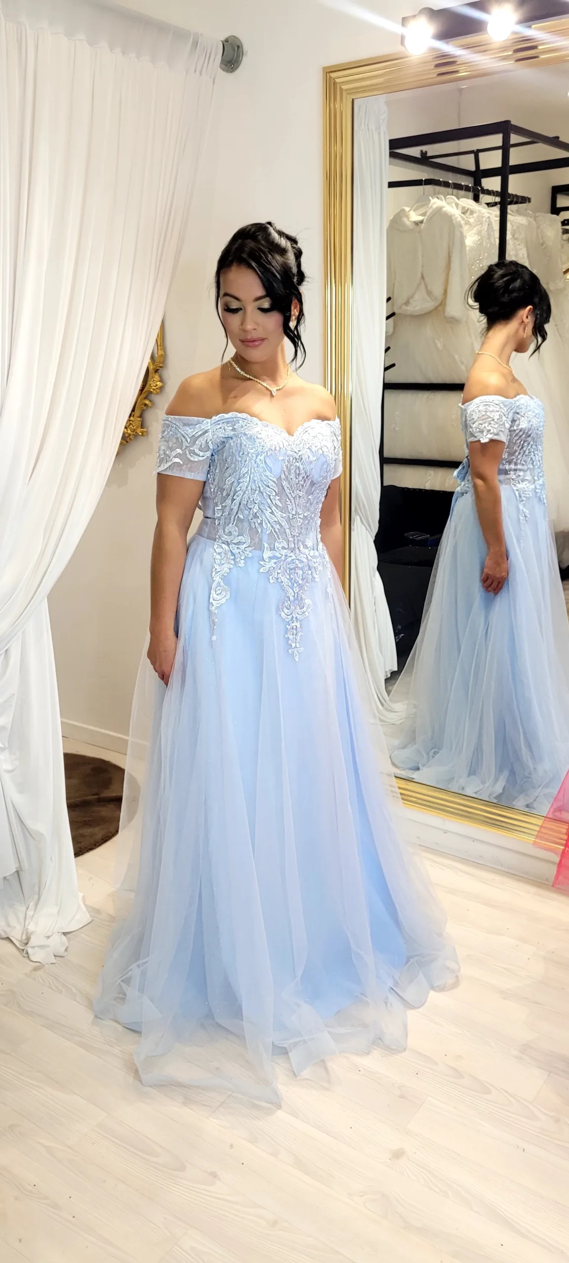 Robe longue de cérémonie col bateau -Bustier brodé et jupe fluide élégante