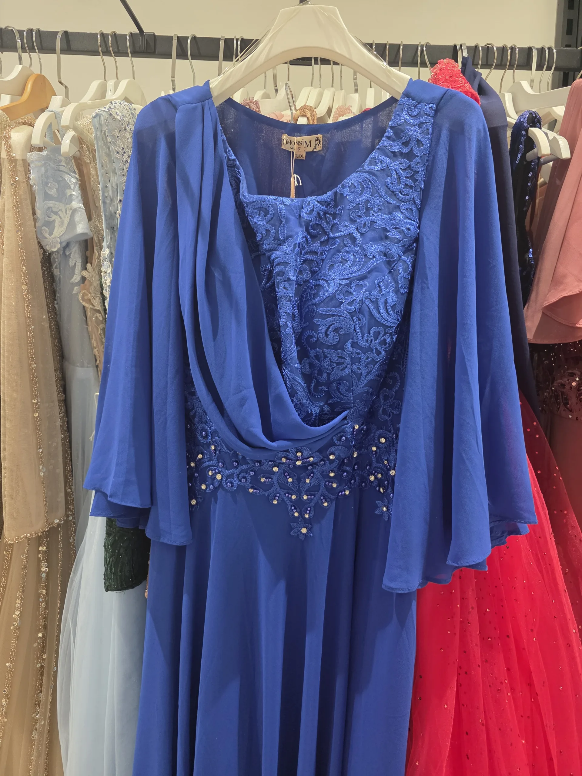 Robe longue bleu royal en mousseline et dentelle brodée – Image 2