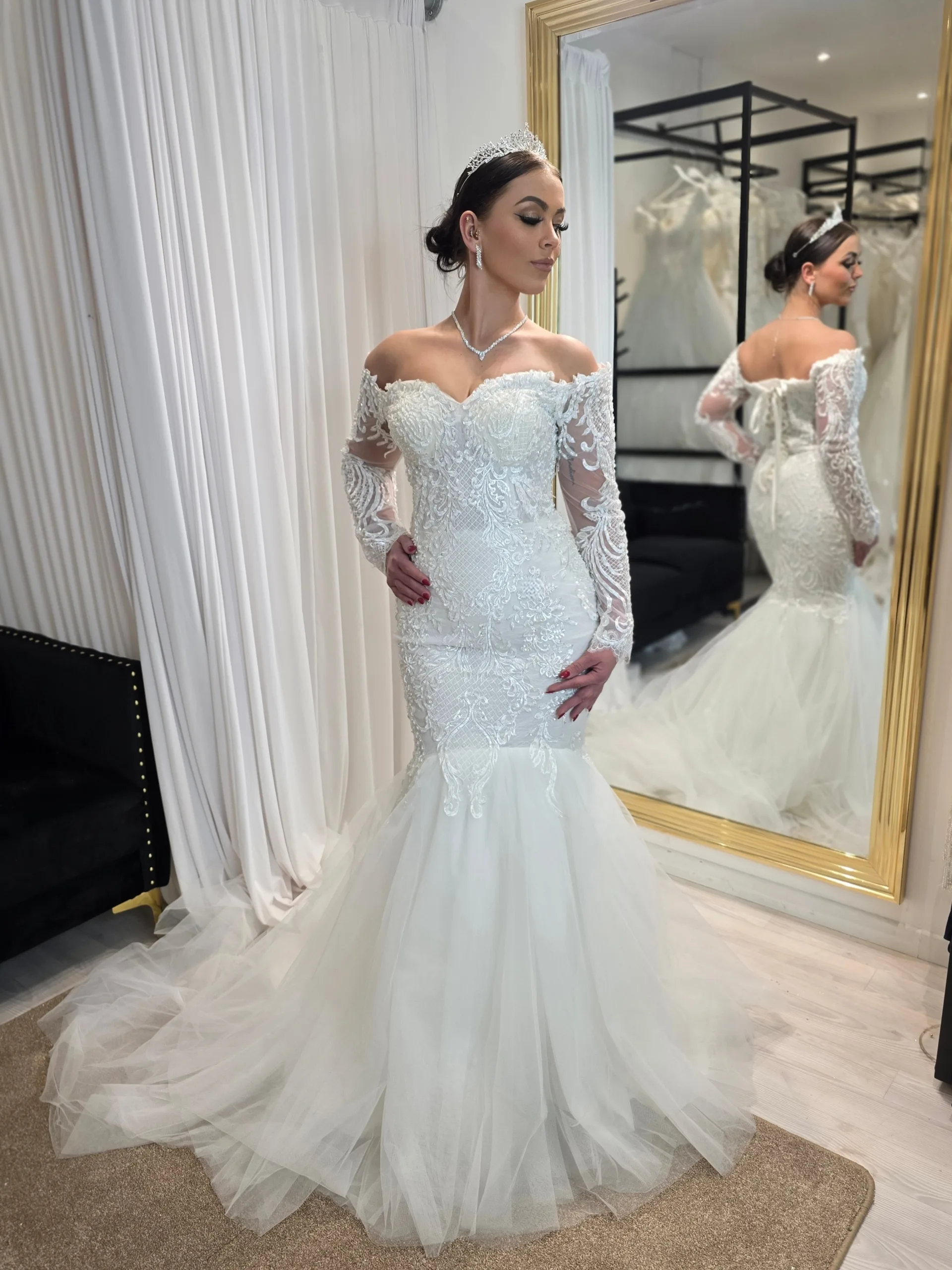 Robe de mariée sirène en dentelle et tulle – élégance et charme romantique