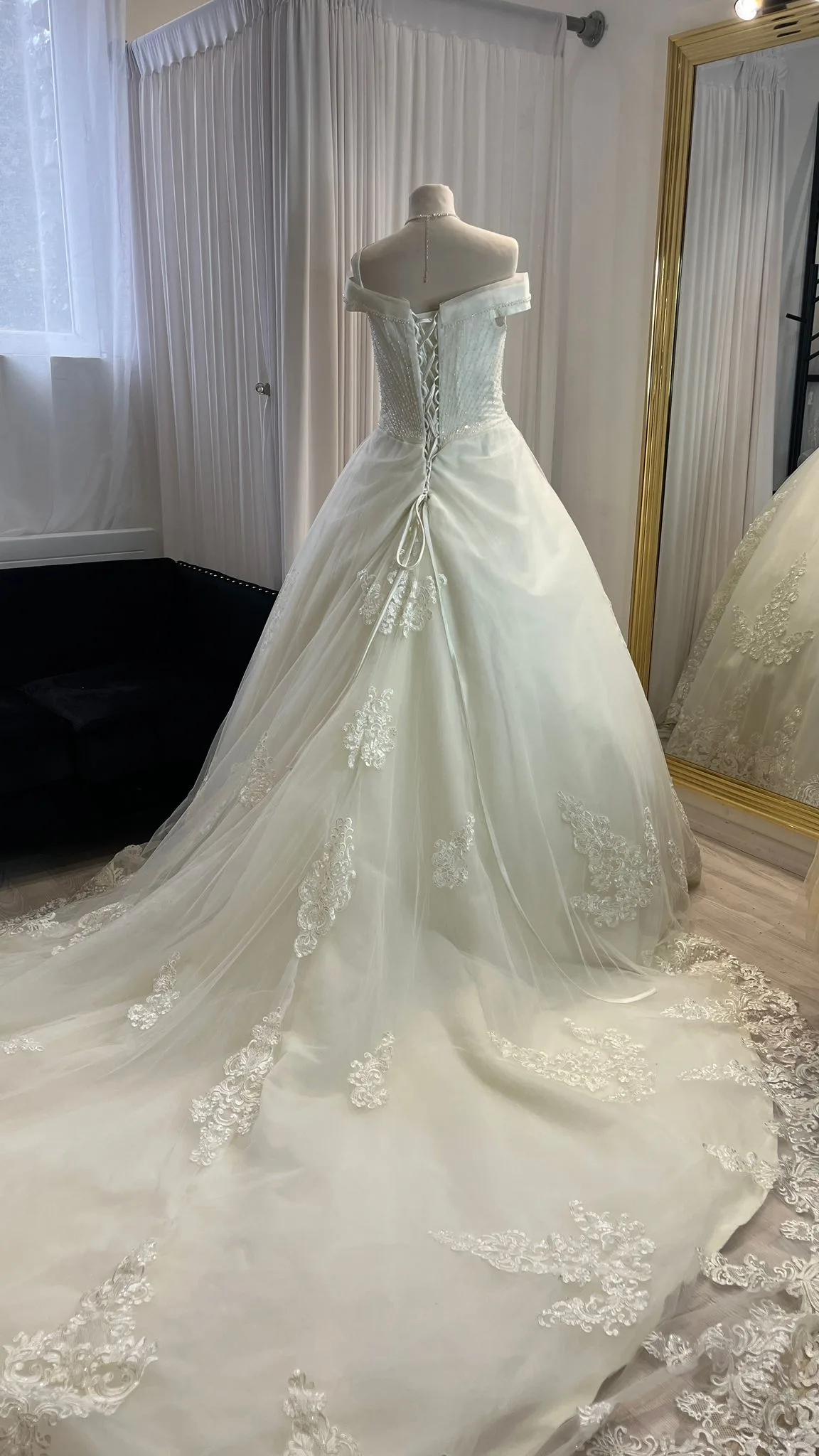 Robe de mariée princesse en tulle brodée