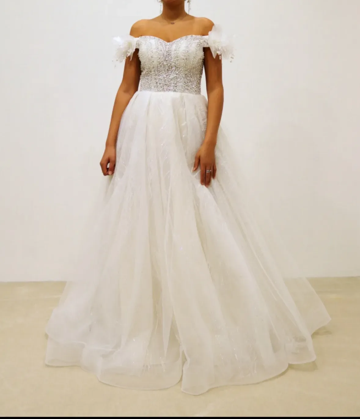 robe de mariée princesse à bustier paillette et manche plume
