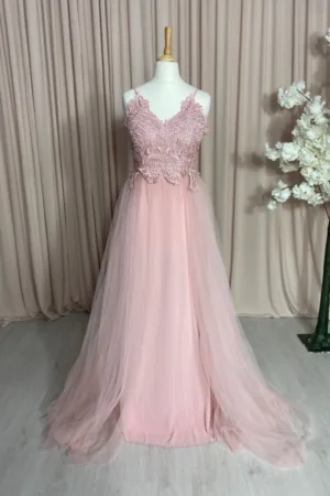 Robe de cocktail longue à bretelle fine - bustier brodé et jupe fluide en tulle