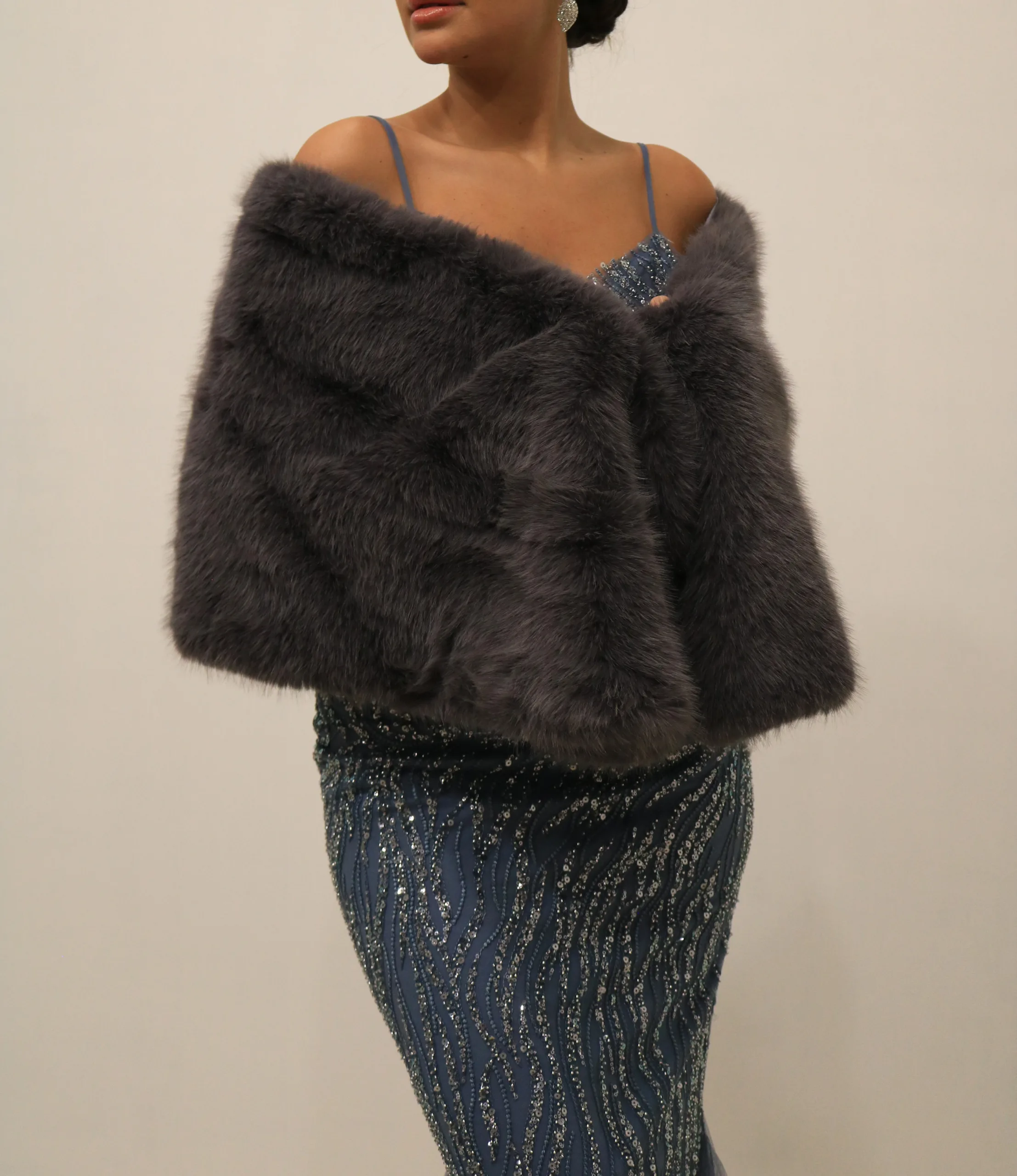 Boléro élégant à fourrure douce - Accessoire chic pour événements – Image 5