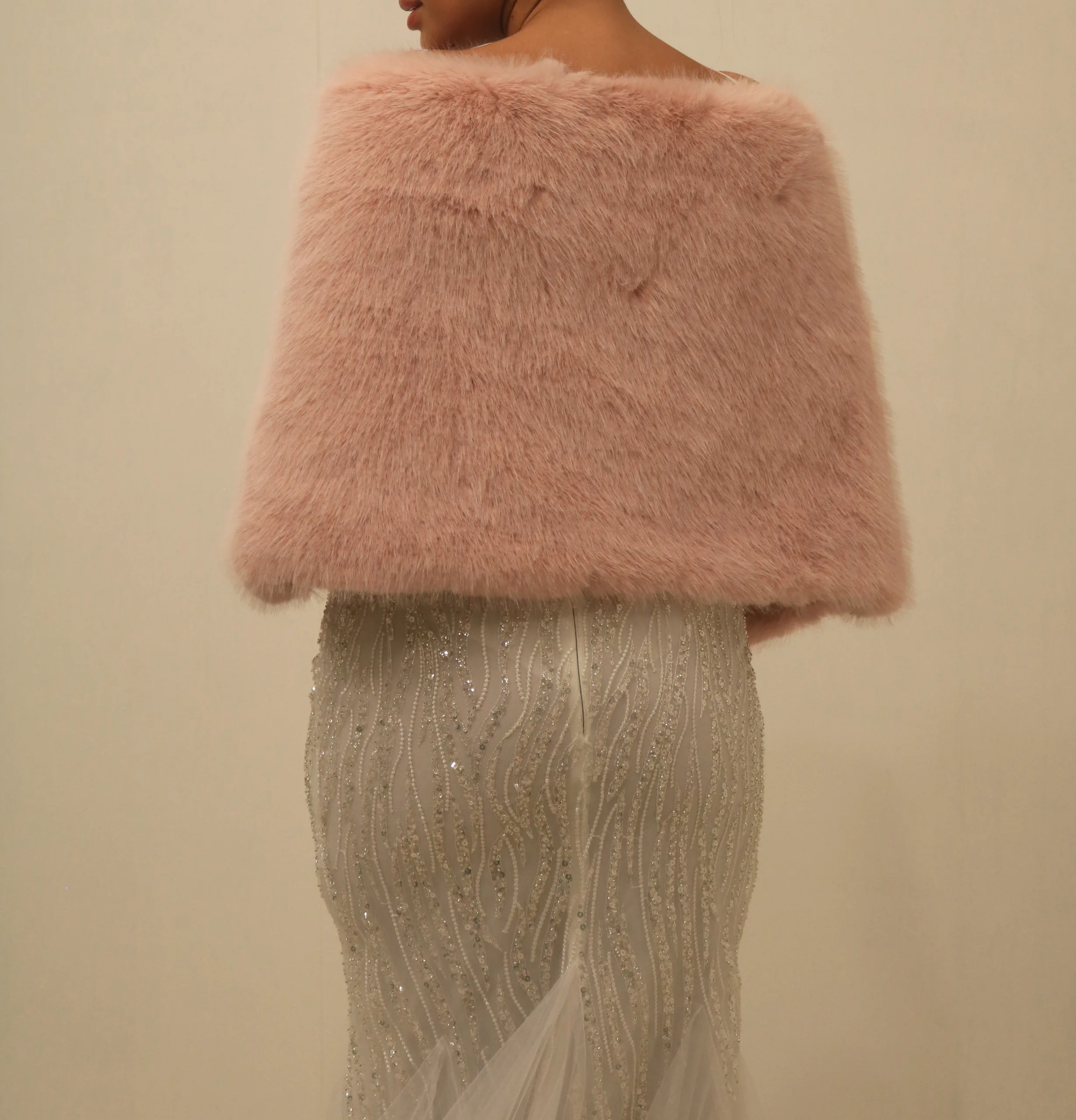 Boléro élégant à fourrure douce - Accessoire chic pour événements – Image 8