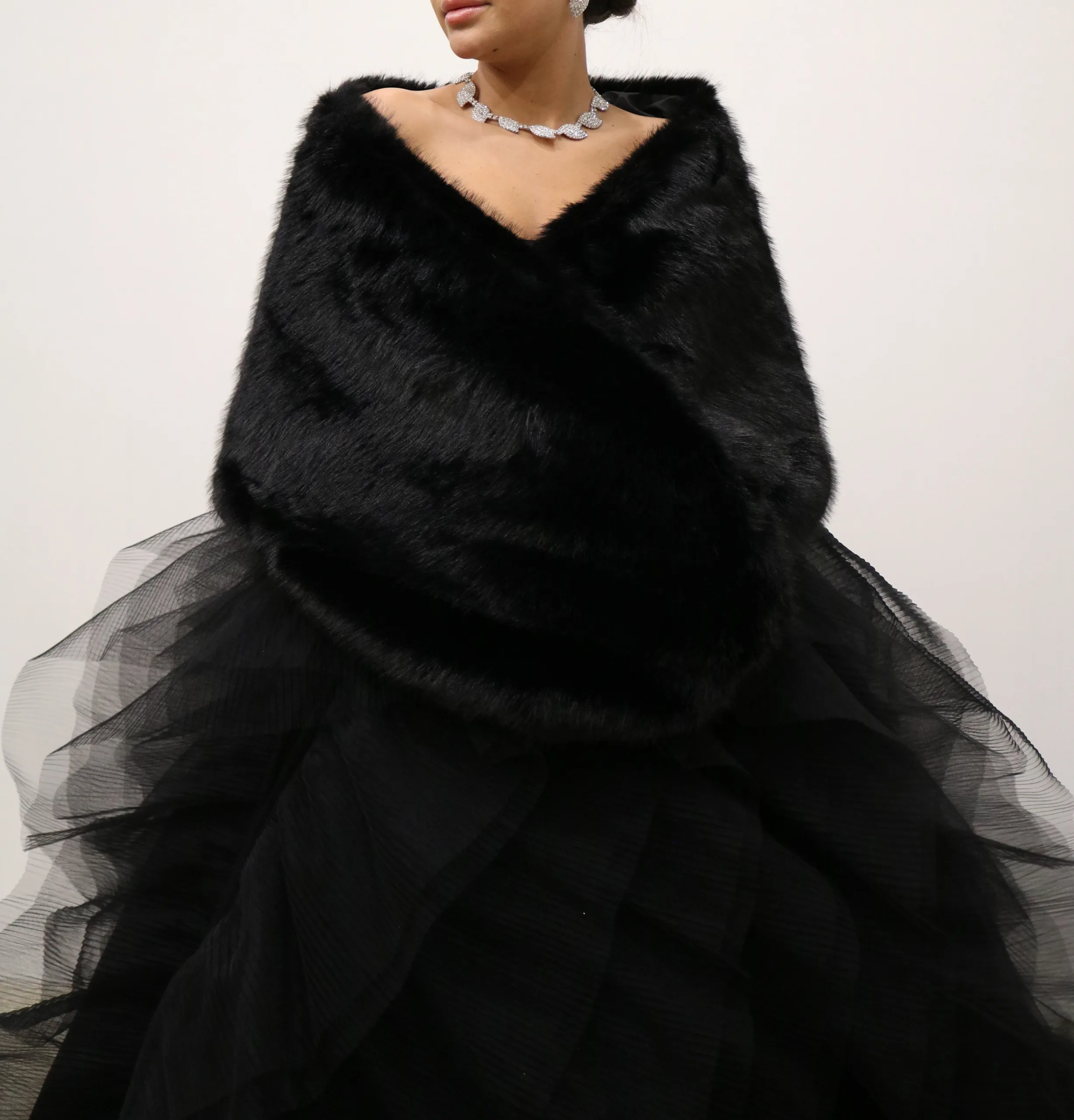 Boléro élégant à fourrure douce - Accessoire chic pour événements – Image 9