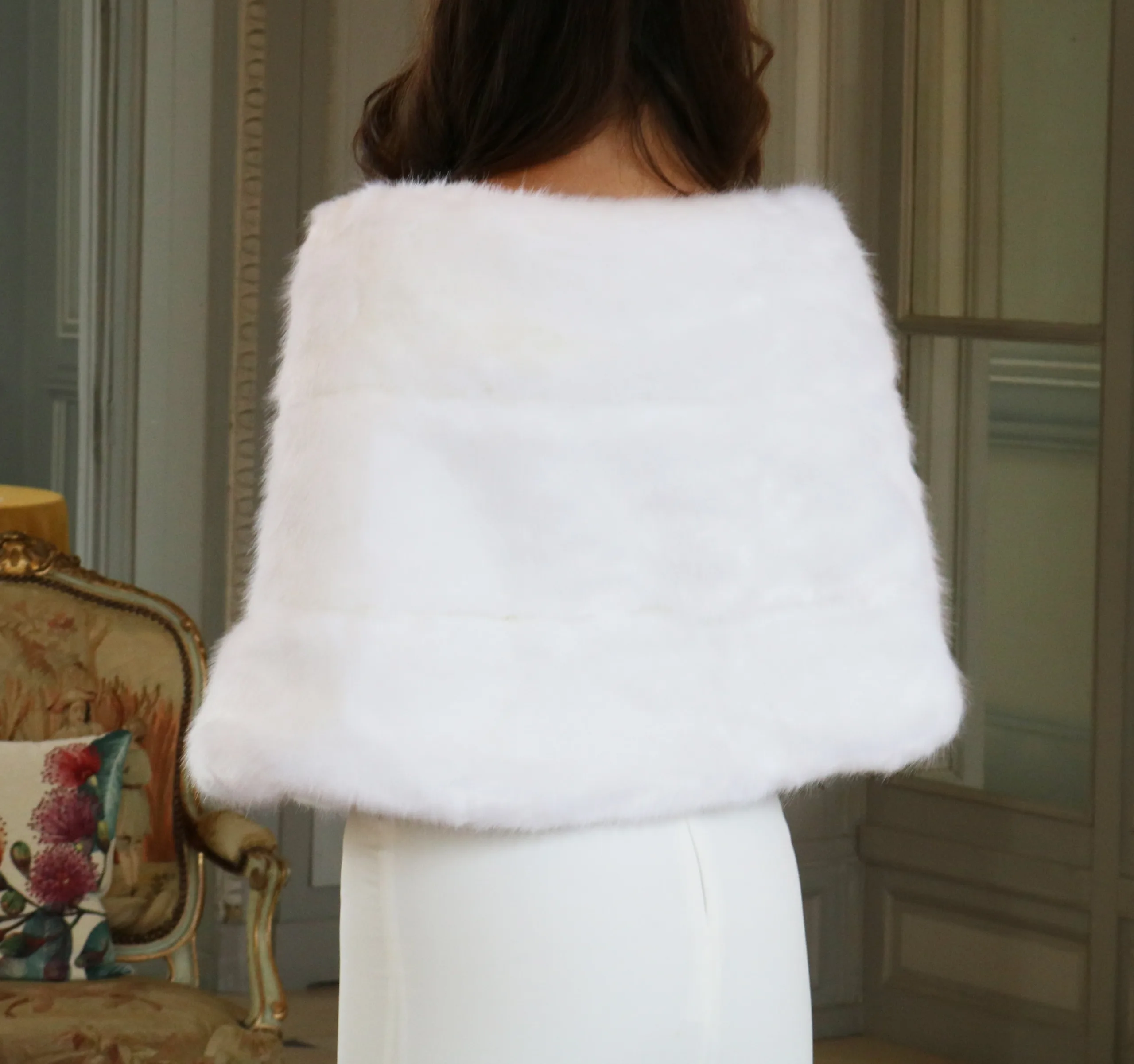 Boléro habillé à fourrure avec attache - Élégance et maintien pour tenues de cérémonies – Image 3