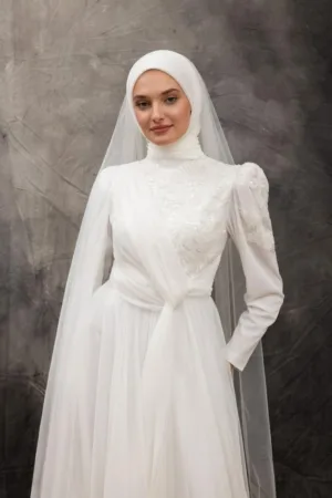 Robe de cérémonie à manche longue et col montant