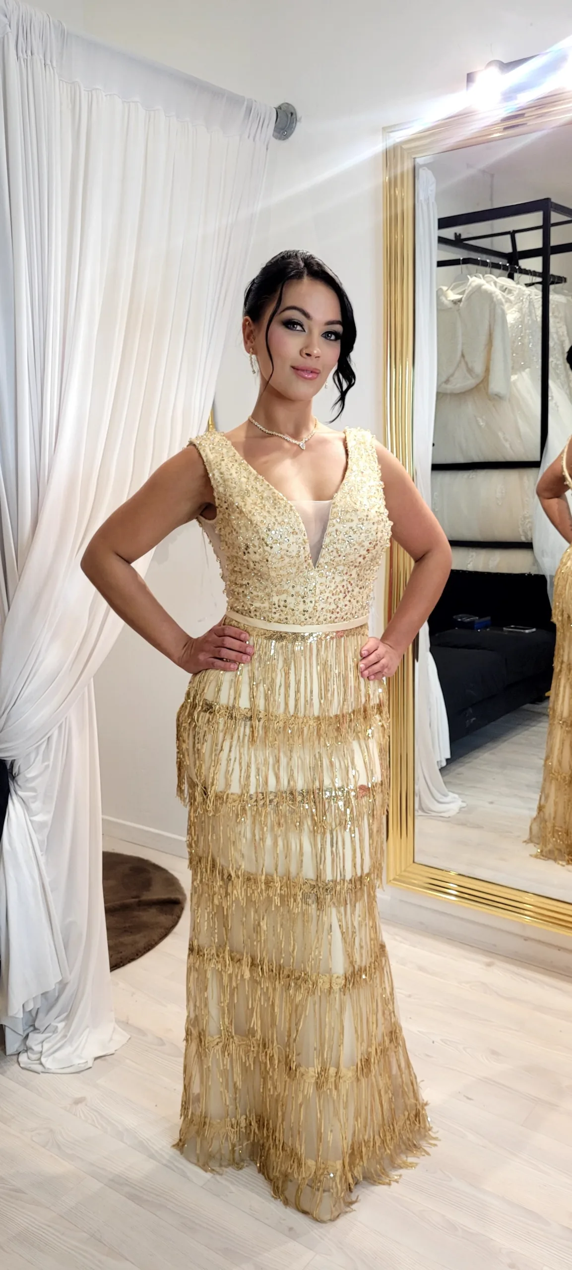 Robe de soirée longue dorée à franges et perles – Élégance Art Déco et allure glamour