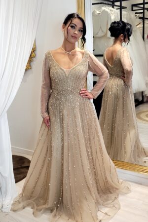 Golden Grace – La robe longue dorée entièrement perlée