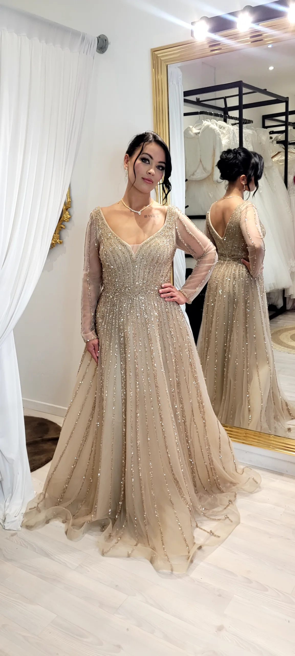 Golden Grace – La robe longue dorée entièrement perlée