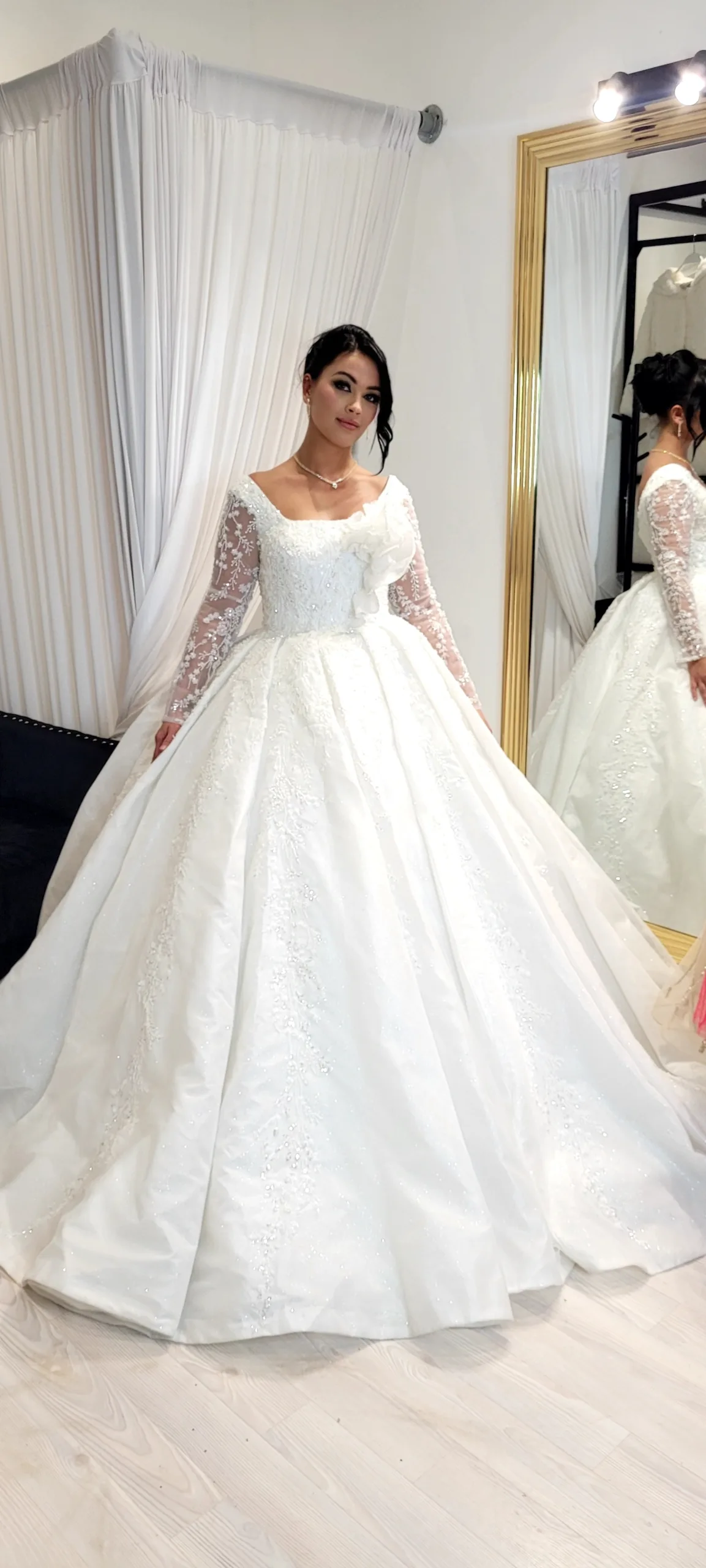 Robe de Mariée Prestige Princesse en Dentelle et Manches Longues – Image 3