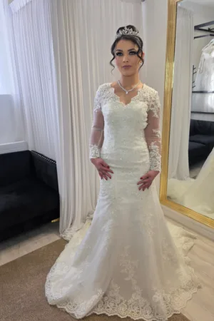 robe sirène en dentelle à manche longue