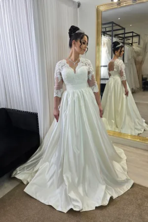 Robe de mariée princesse satin et dentelle