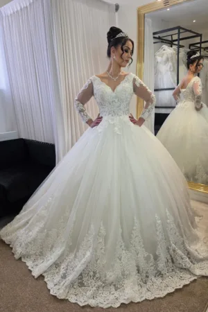 robe princesse manche longue et traine en dentelle