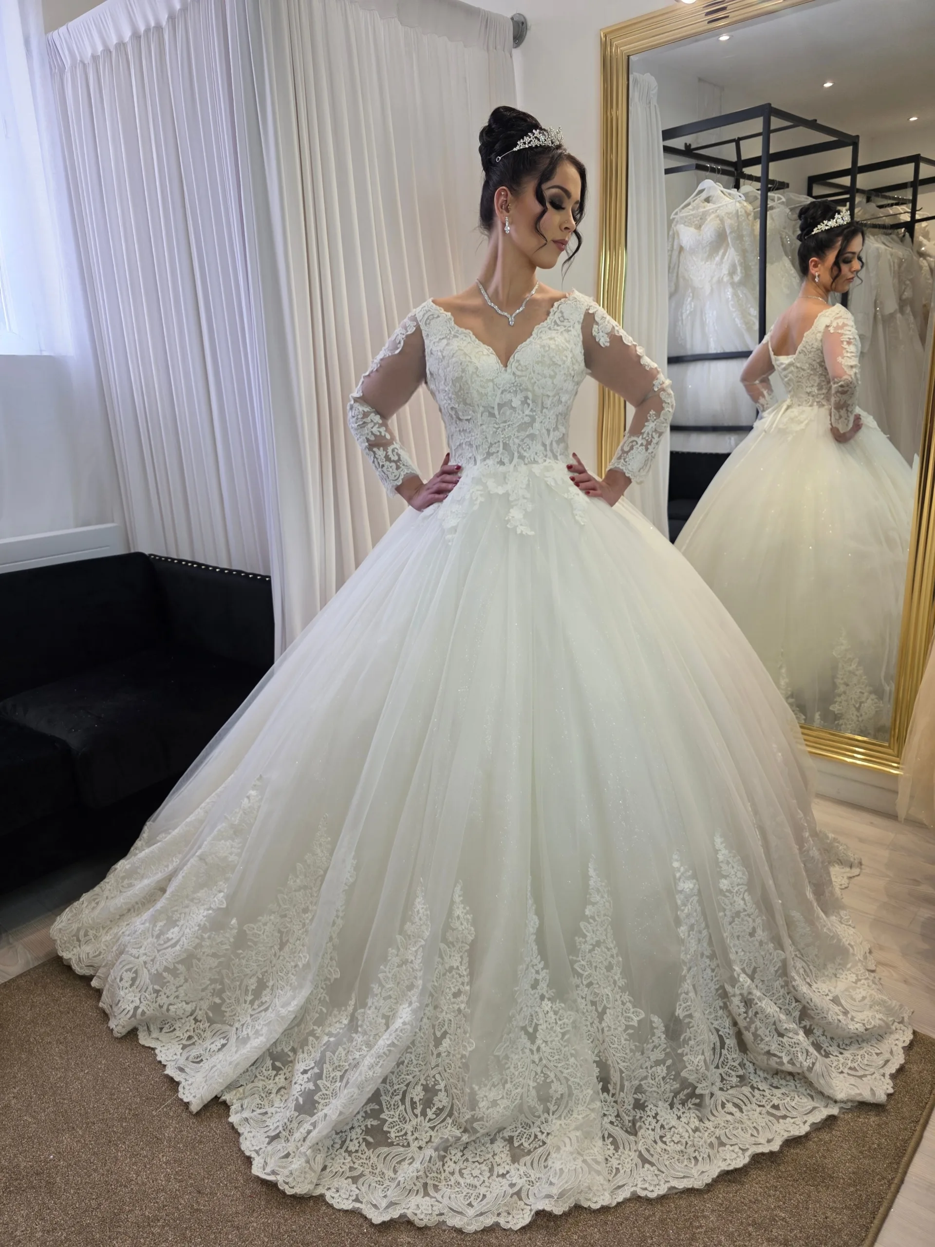 robe princesse manche longue et traine en dentelle