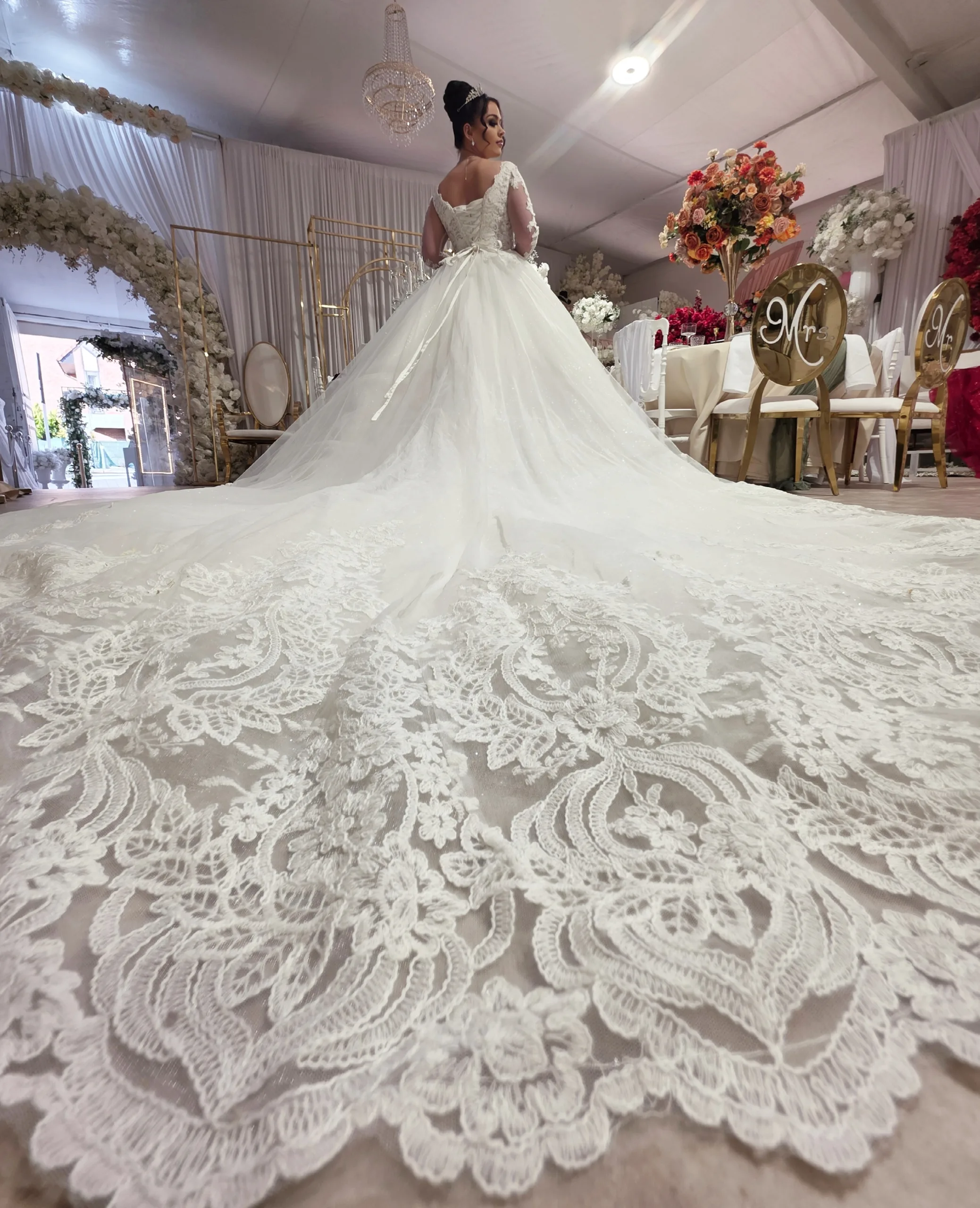 Robe princesse à manches longues en dentelle et tulle scintillant – Image 2