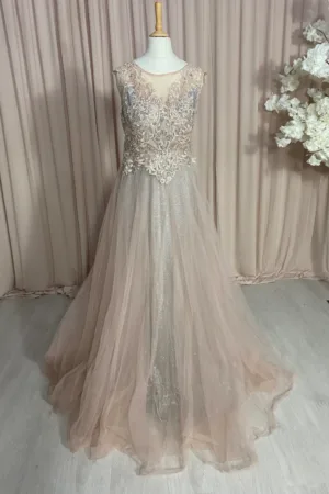 robe longue, perle de lumière et dentelle raffinée