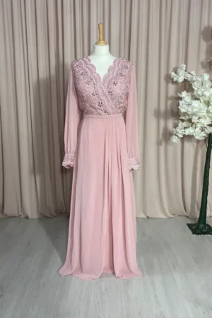 robe longue rosée en dentelle