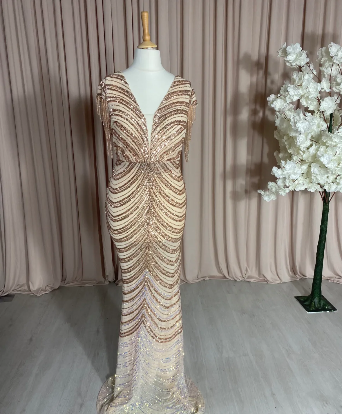 robe champagne perlée style art déco