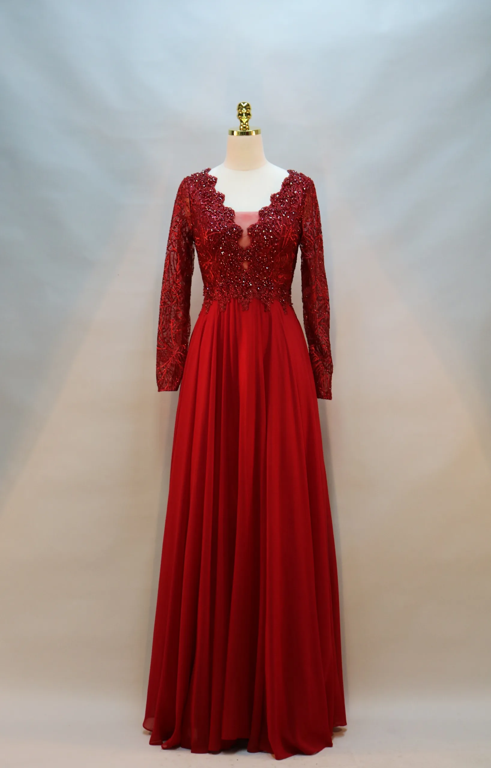 Robe longue en mousseline avec dentelle brodée – Image 2