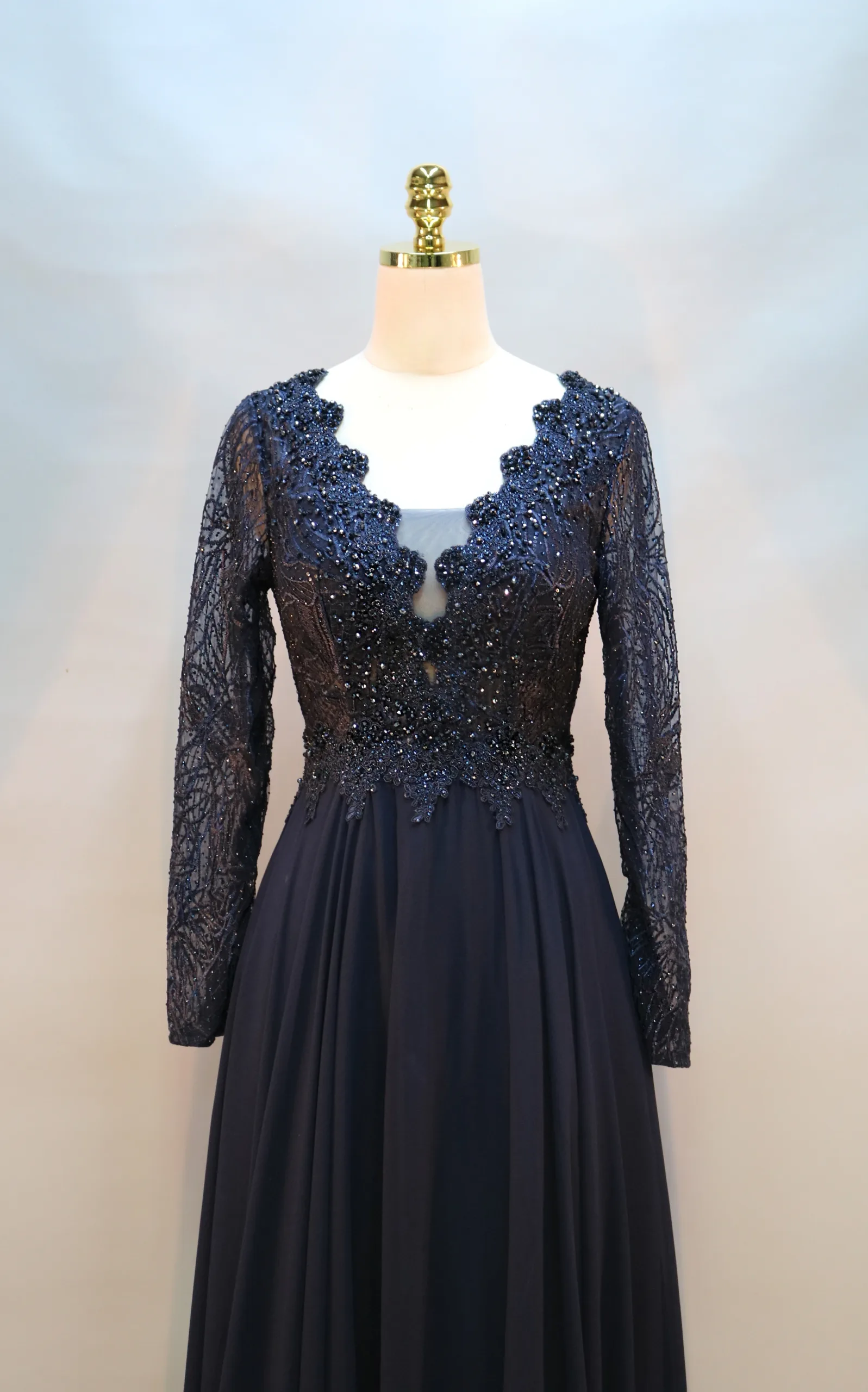 Robe longue en mousseline avec dentelle brodée