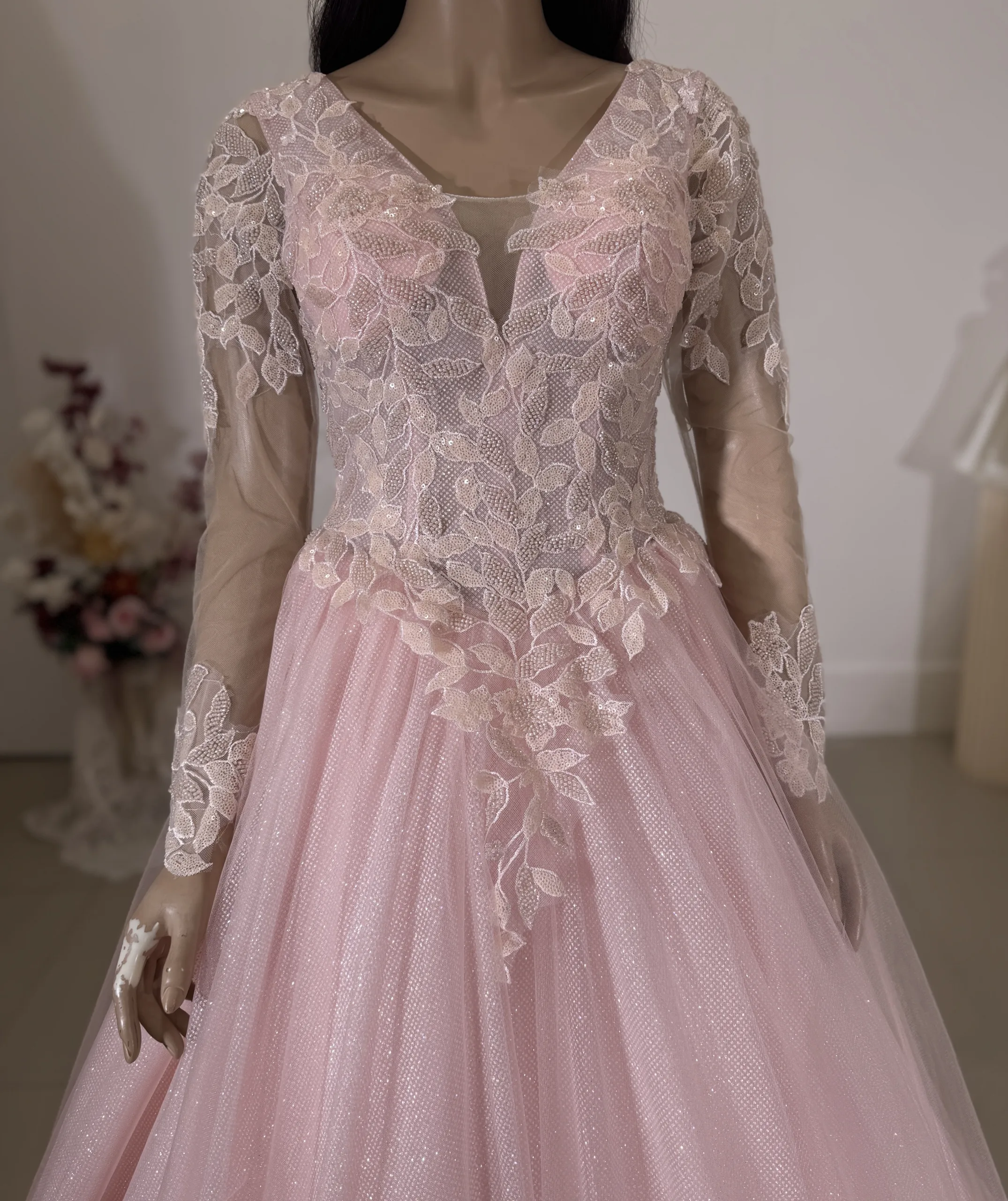 Robe de mariée princesse scintillante manches longues – Dentelle, paillettes et jupe volumineuse – Image 3