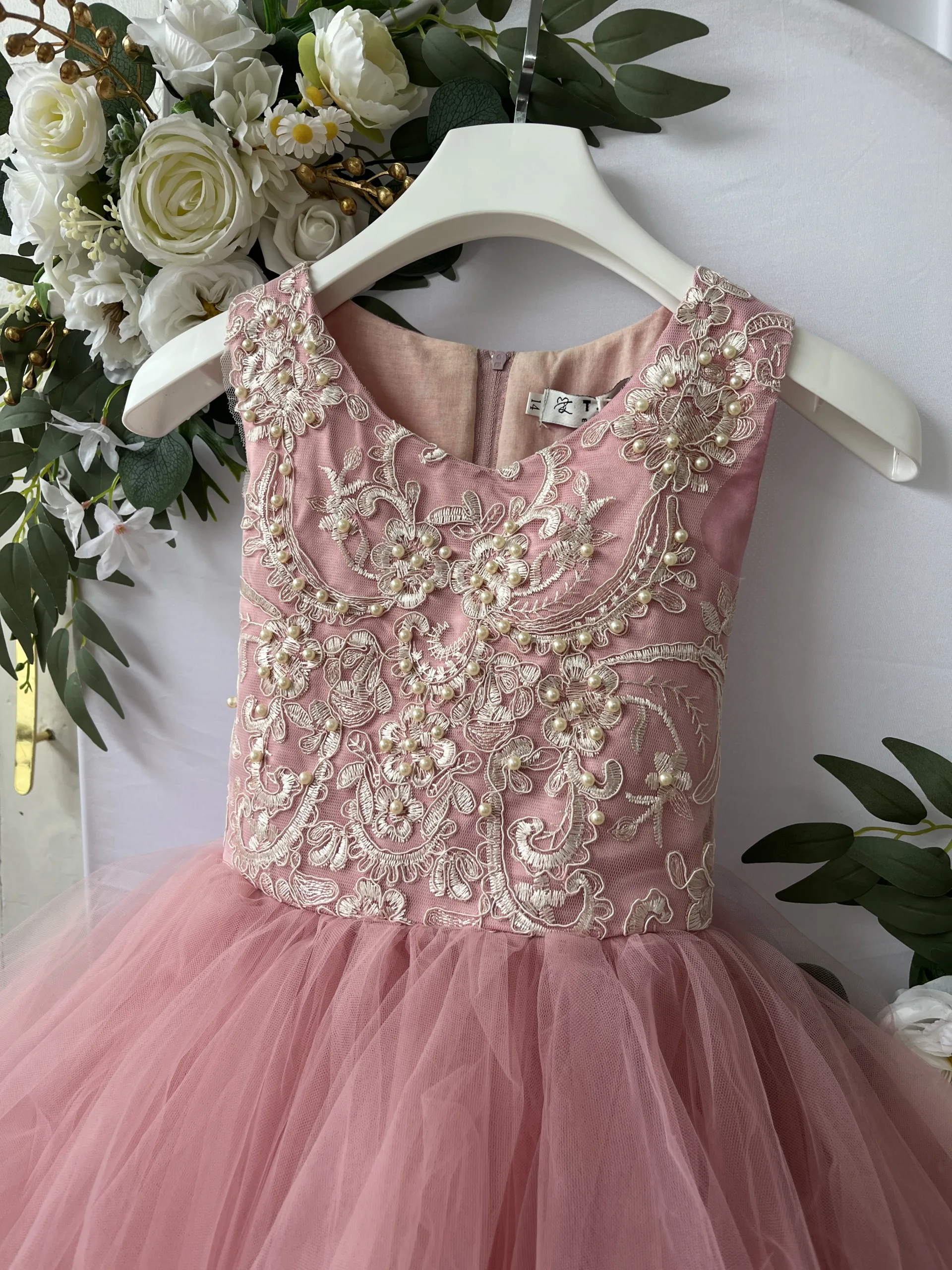 Robe princesse fille rose poudré en tulle avec broderies – tenue cérémonie enfant – Image 2