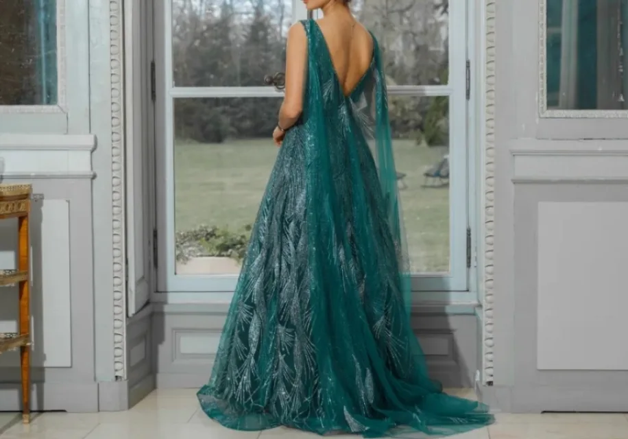 Robe longue de soirée élégante avec effet scintillant et décolleté V – Image 4