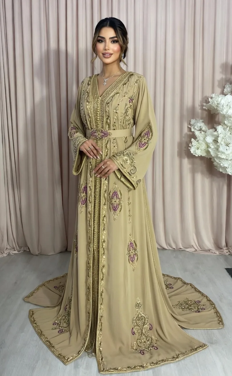 Takchita 2 pièces - Traditionnelle Moderne Beige Sablé à Traîne Élégante